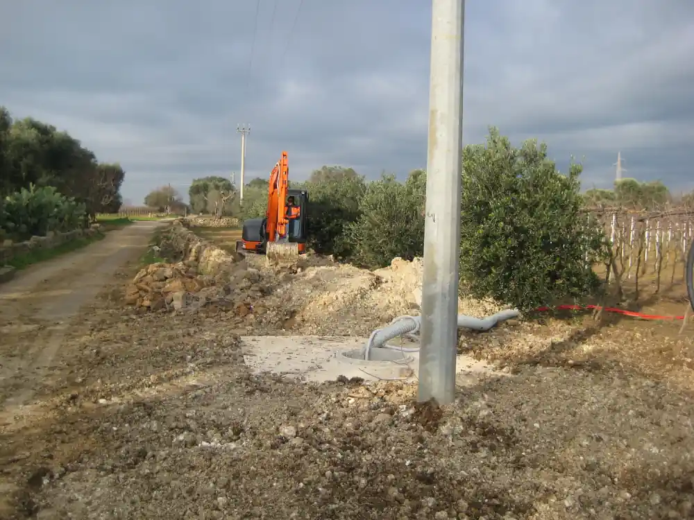 Scavo per cavidotti parco solare