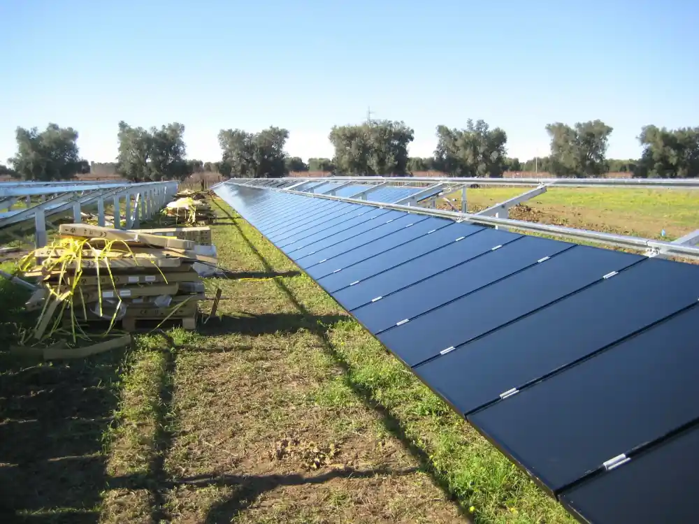 Montaggio struttura portante pannelli solari