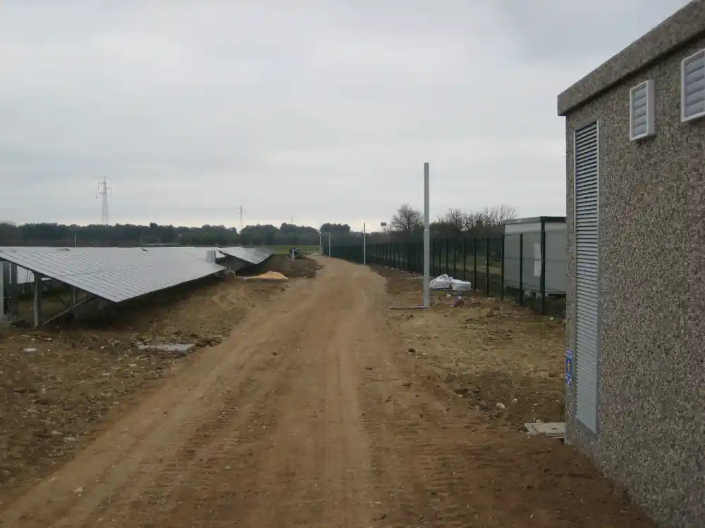 Costruzione strade interne impianto fotovoltaico